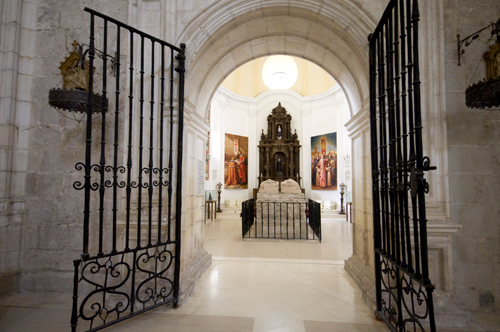 Entrada a la capilla del Cid iglesia de Cardeña